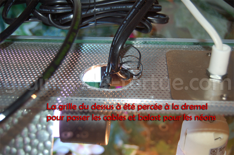 Perçage de la grille pour le passage des néons