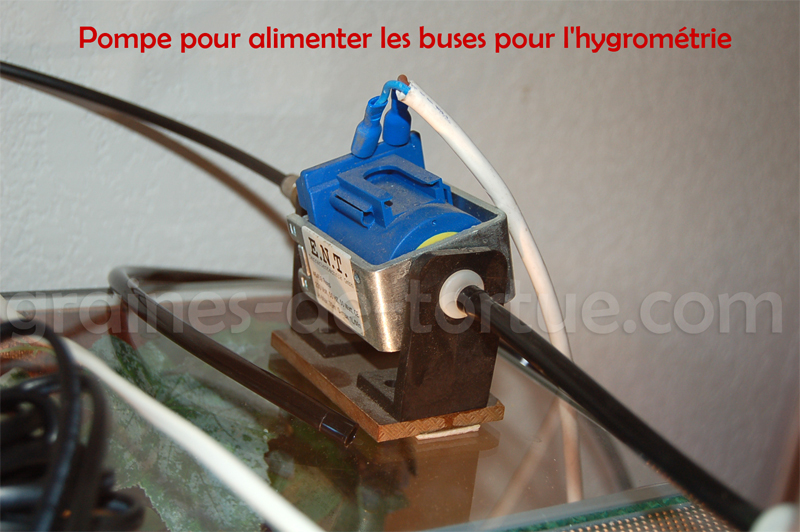 Pompe pour alimenter les buses. On peut utiliser la pompe d'une senseo, mais ceci fera l'objet d'un autre article.